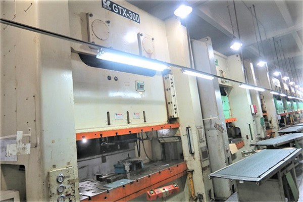 300噸沖床-五金沖壓廠 300噸沖床-五金沖壓廠