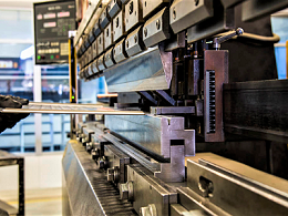 五金沖壓模具加工廠，如何處理沖壓件裂紋和翹曲？