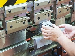 五金沖壓廠家，沖壓件排樣時要注意什么？