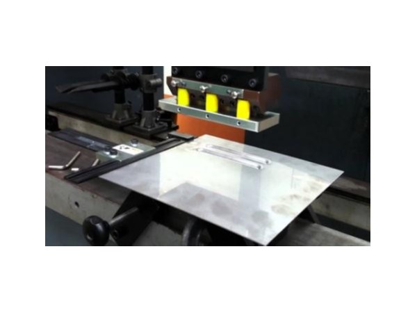 石龍鈑金加工廠的精密機箱生產