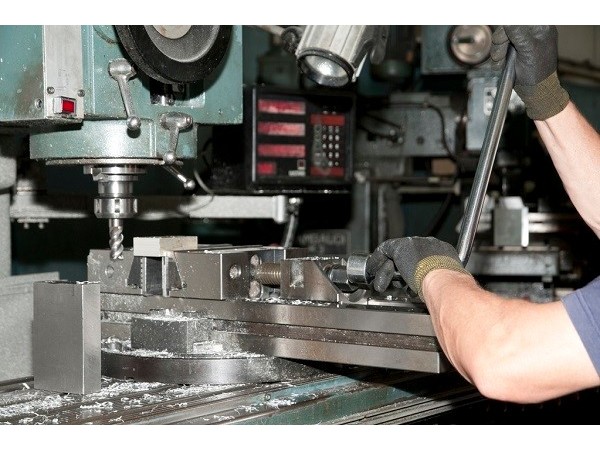 福田精密沖壓廠，沖壓模具淬火預(yù)防形變方法2-[誠瑞豐]