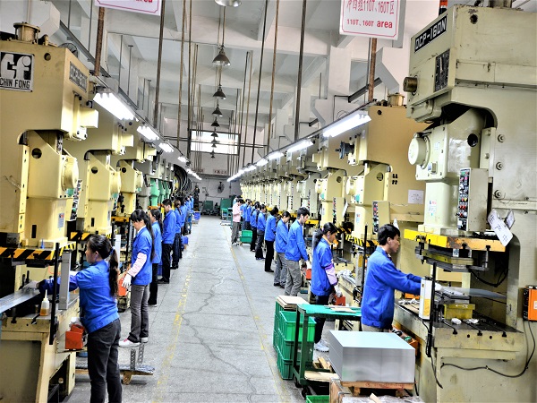 精密五金沖壓加工廠，外貿(mào)交易下滑的原因