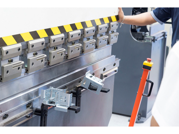 廣東五金沖壓模具加工廠，矩形拉伸件的特點(diǎn)