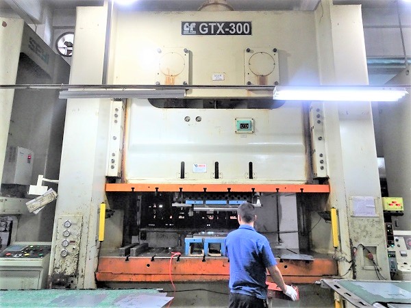 五金沖壓生產車間