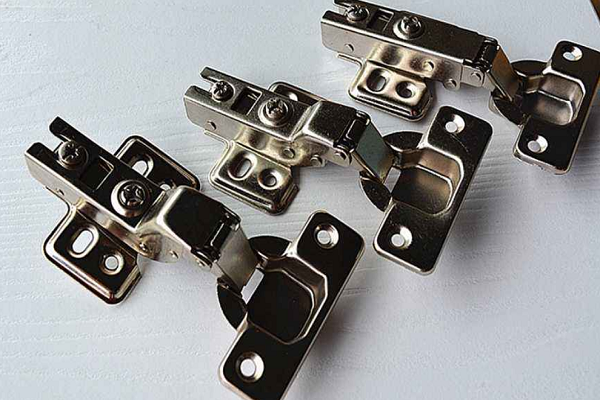 精密五金沖壓加工廠，沖壓件翻孔問(wèn)題及解決方法