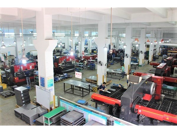 深圳鈑金沖壓加工現(xiàn)場(chǎng)是怎樣的？