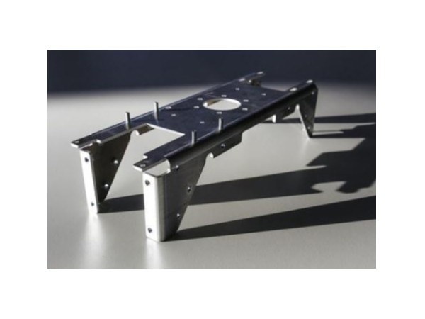 石碣鈑金加工廠的機(jī)柜外殼加工特點(diǎn)